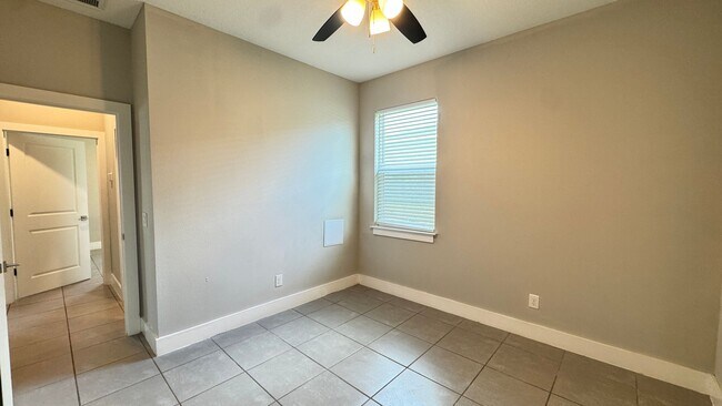 Building Photo - Beautiful 4 Br/2 Ba Home in Poinciana!!