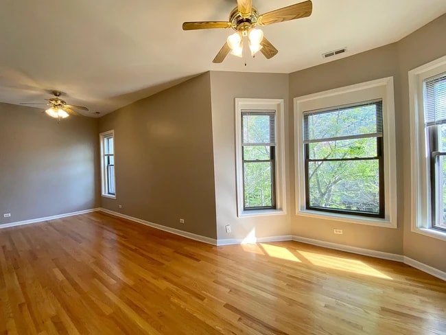 Building Photo - 1024 W Leland Ave