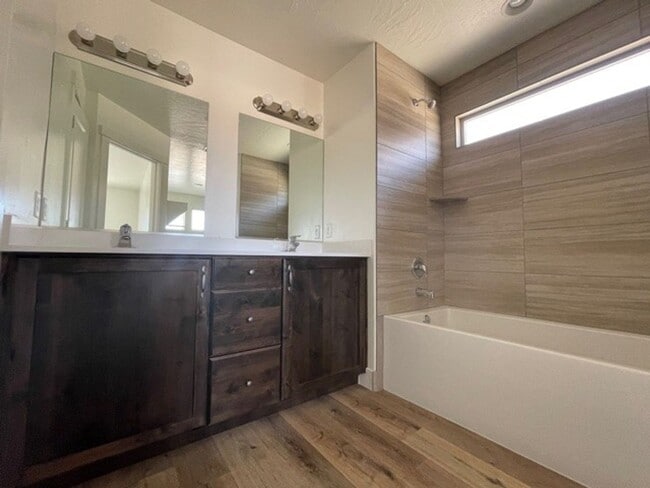 Building Photo - Desert Bluff 4 Bed Home!