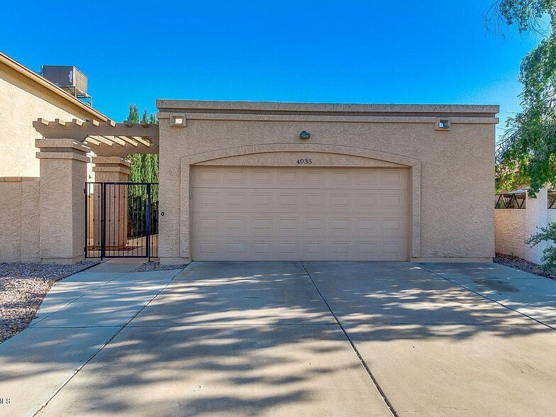 Building Photo - 4035 E Camino St