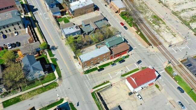 Building Photo - 226 E Illinois St