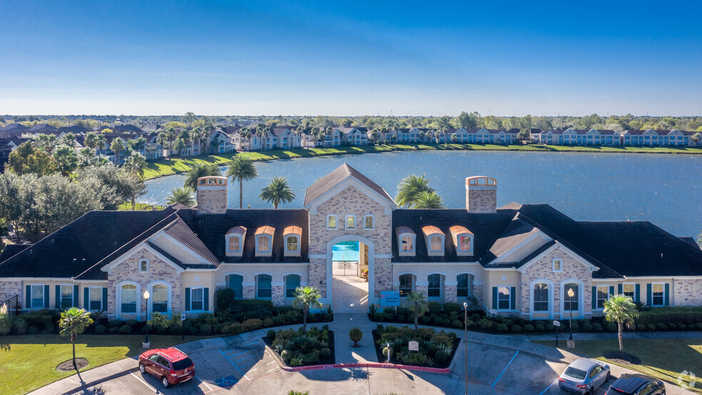 Primary Photo - Lakeside Pointe Apartments & Townhomes