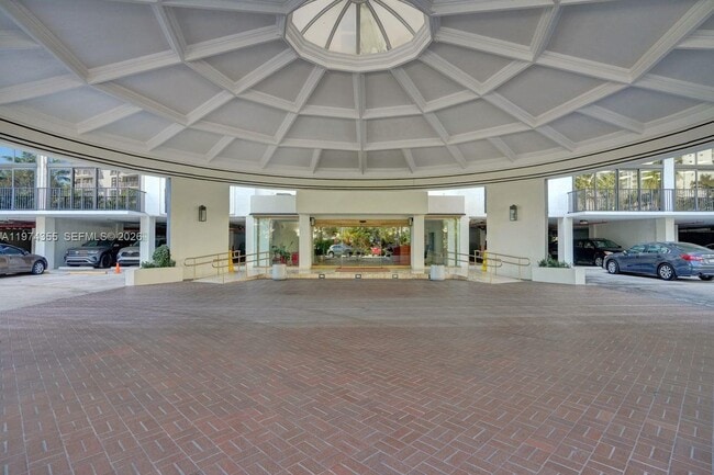 Building Photo - 1450 Brickell Bay Dr