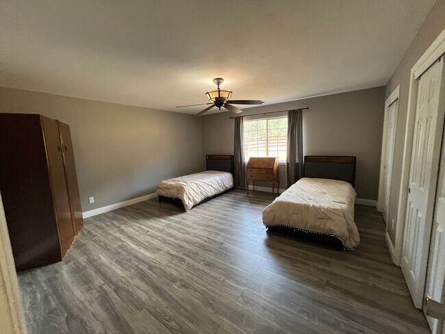 Building Photo - Country Living in Ranchland Acres!