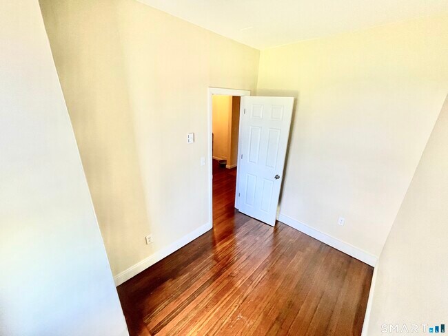 Building Photo - 1015 W Main St