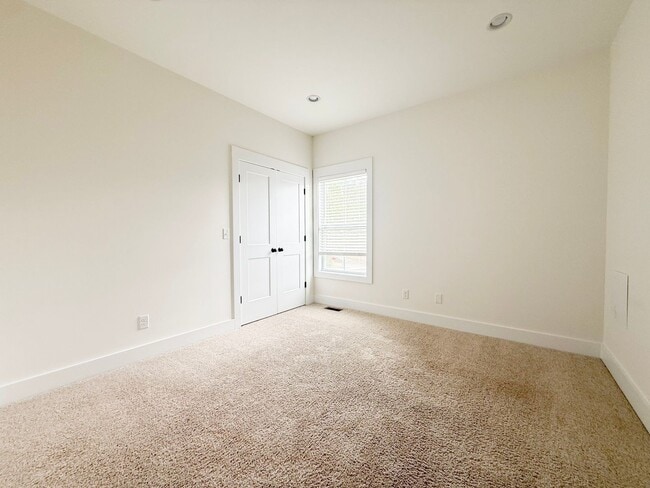 Building Photo - Spacious 4-Bedroom Townhome on Allison Way with Pool Access Near TTU