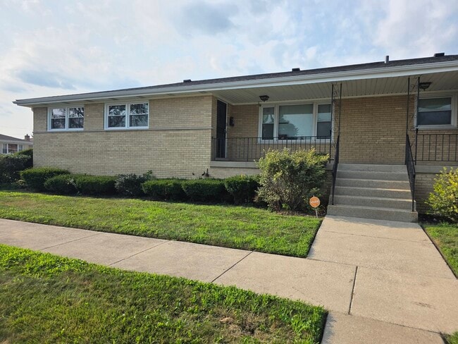 Primary Photo - 525 Yates Ave