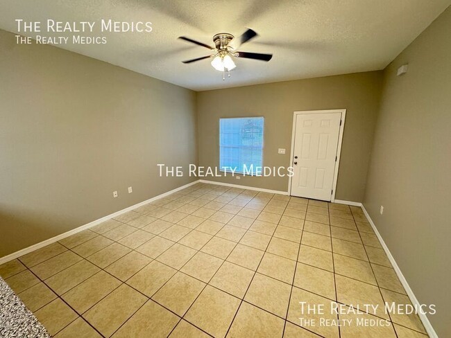 Building Photo - 548 Albatross Dr