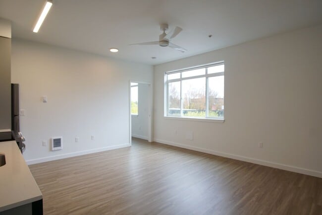 Building Photo - Top Floor 1-Bed w/Condo-Grade Finishes & $750 OFF!