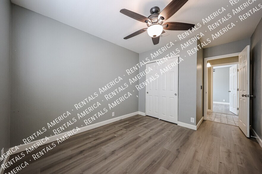 Building Photo - 3922 W Morelos St