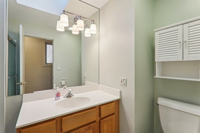 Building Photo - 1027 W Newport Ave