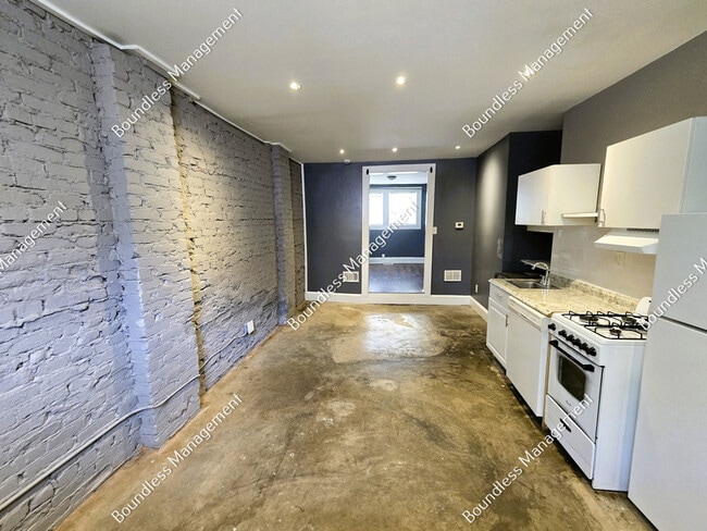 Building Photo - 522 Morgan St NE