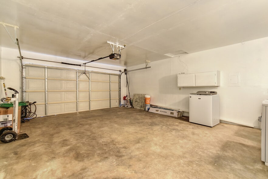 Building Photo - 9626 Knickers Ct