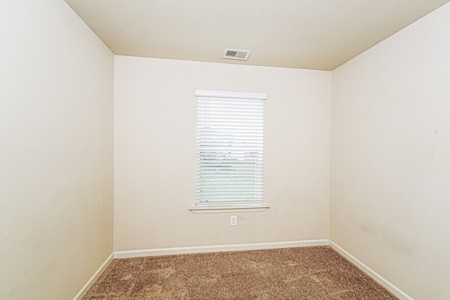 Building Photo - 6365 Rainbow Row