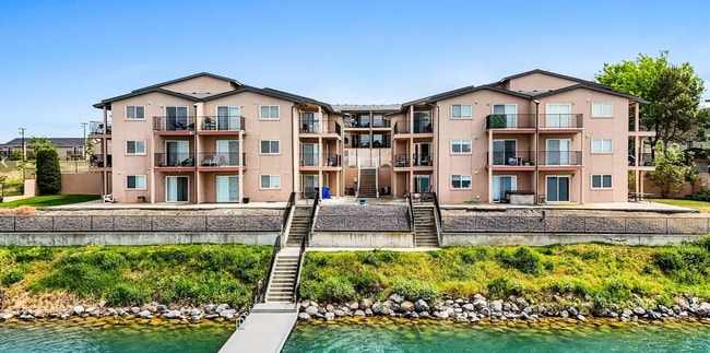Primary Photo - Lake Front Condo! Available NOW!