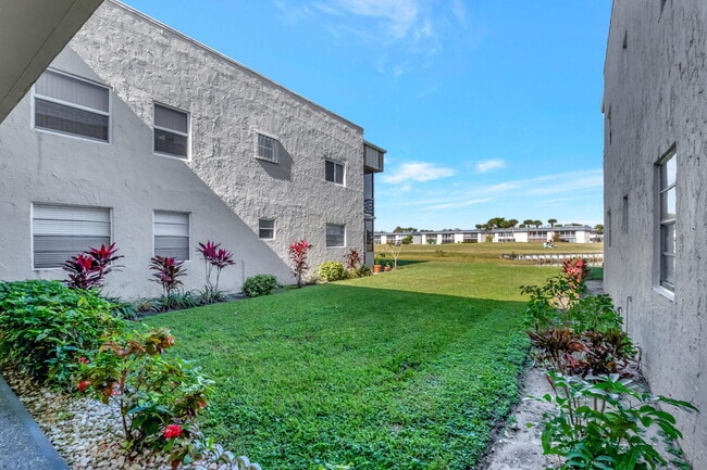 Building Photo - 493 Flanders K