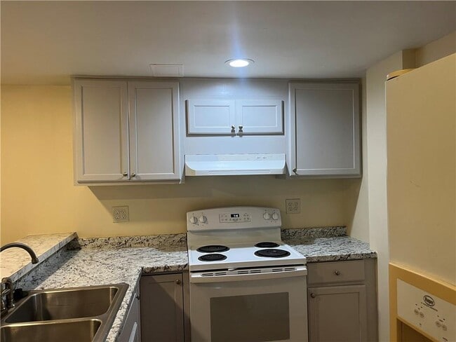 Building Photo - 416 Barbashela Dr