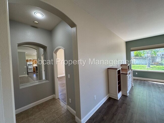 Building Photo - 1260 Flintwood Dr