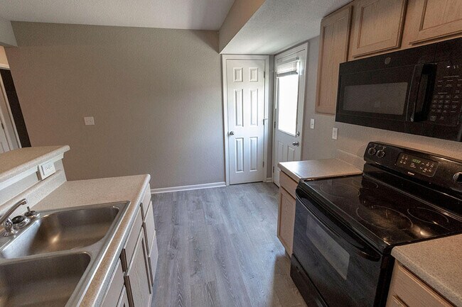 Building Photo - 4001 Snowy Owl Dr