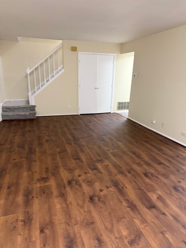 Building Photo - 385 Pierce Ct