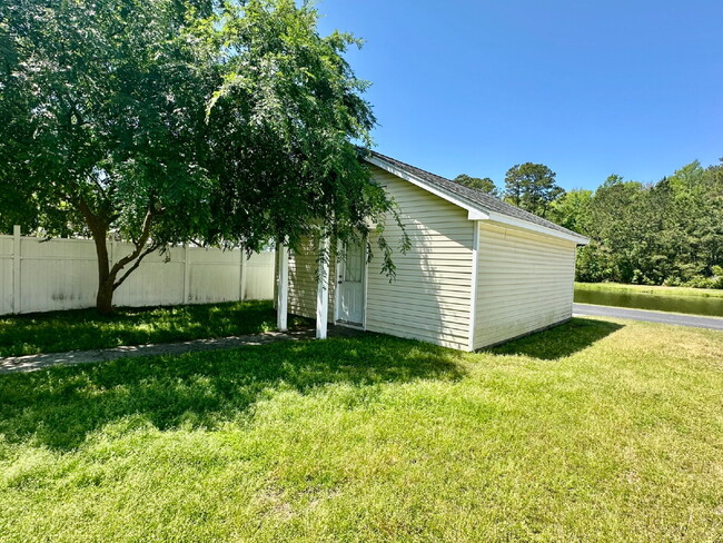 Building Photo - Bluffton Park Home Across from the Park wi...