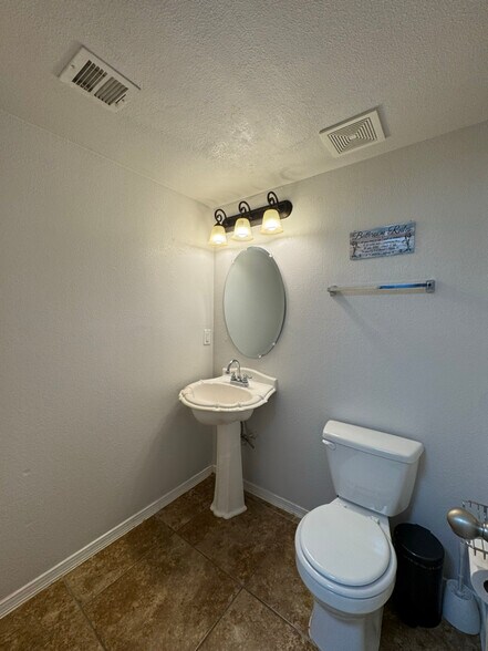 Building Photo - 13260 Emerald Creek Dr