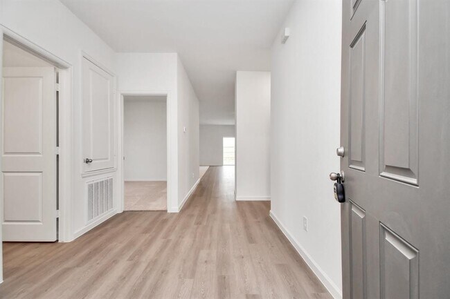 Building Photo - 5903 Grantgrala Dr