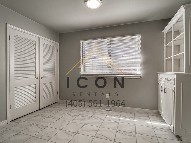 Building Photo - 2513 SW 69th St