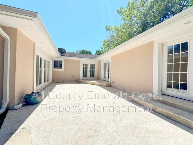 Building Photo - 847 Kell Aire Dr