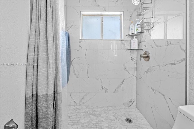 Building Photo - 1208 NE 5th Ave