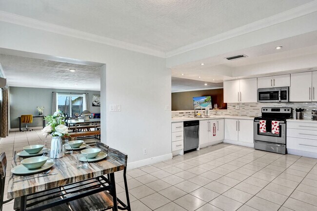 Building Photo - 5415 Harrison St