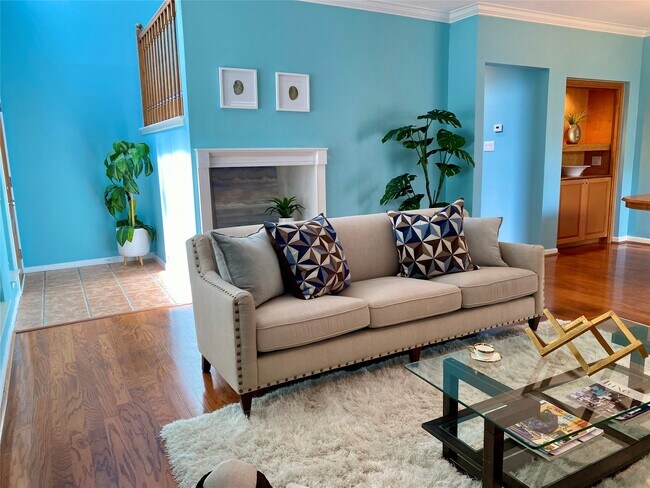 Building Photo - 2478 Bering Dr