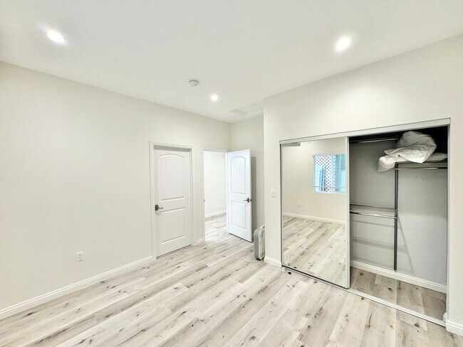 Building Photo - 420 S Citrus Ave