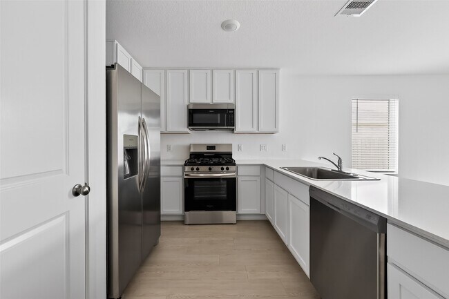 Building Photo - 3302 Hereford Dr