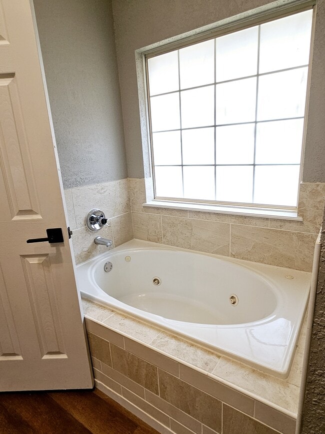 Building Photo - 2010 Constitution Ave