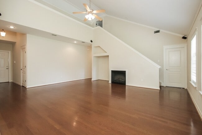 Building Photo - 107 Inverness Cove
