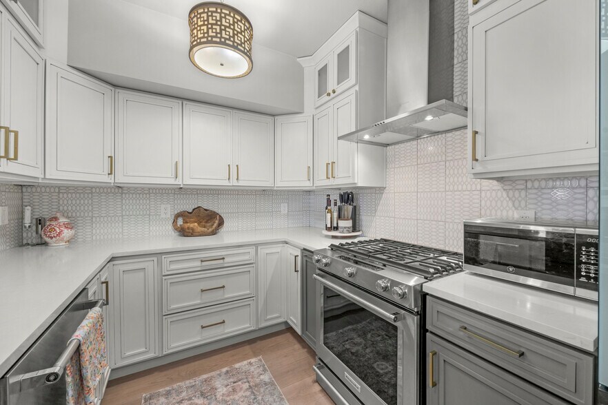 Building Photo - 6125 NE 175th St