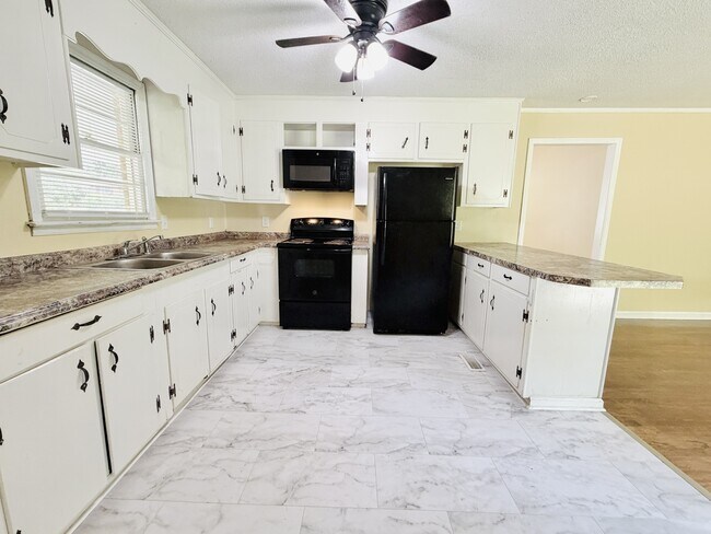 Building Photo - 400 S Highland Forest Dr