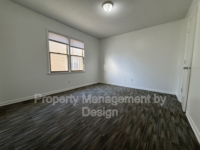 Building Photo - 1039 5th St