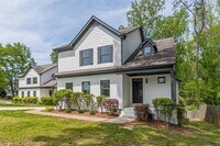 Building Photo - 1410 Eastland Rd SE