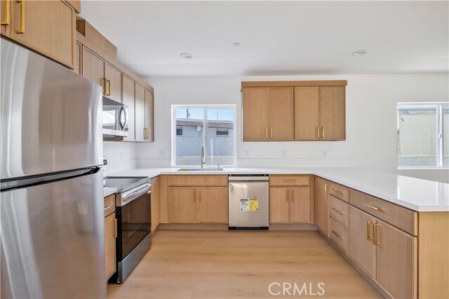 Building Photo - 10905 Dalerose Ave