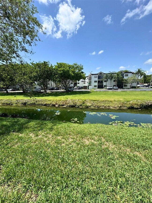 Building Photo - 12332 SW 148th Terrace