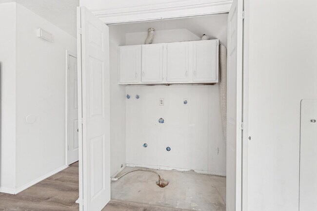 Building Photo - Fresh townhome in Sugarhouse