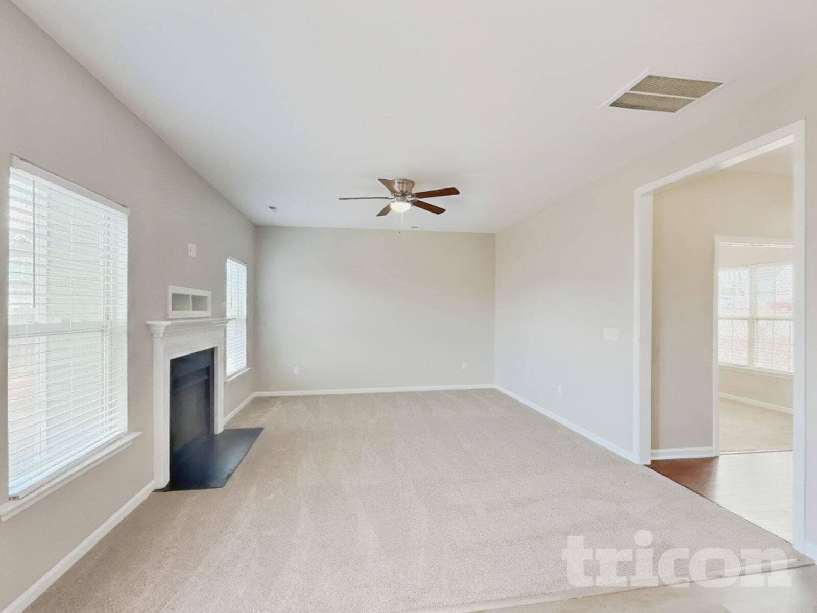 Building Photo - 978 Lakemont Dr