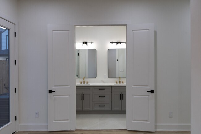 Building Photo - 3909 Maggie St