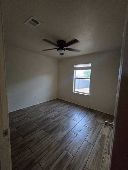 Building Photo - 3414 Logsdon St