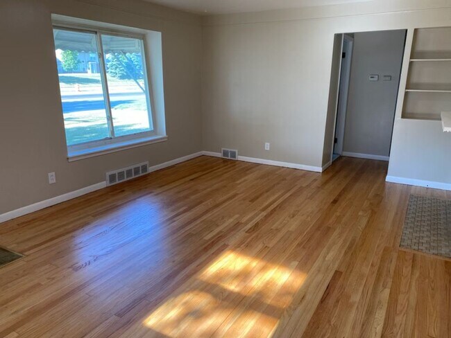 Building Photo - 5311 E Thirteen Mile Rd