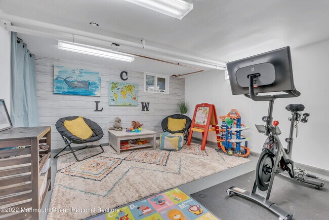 Building Photo - 102 Dixon Ave