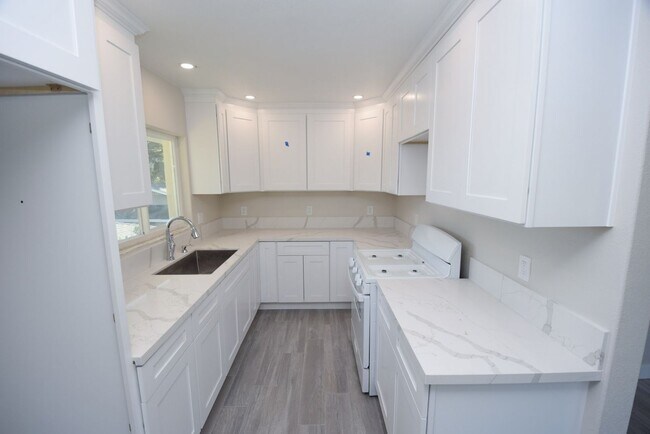 Building Photo - 522 N. 12TH ST.