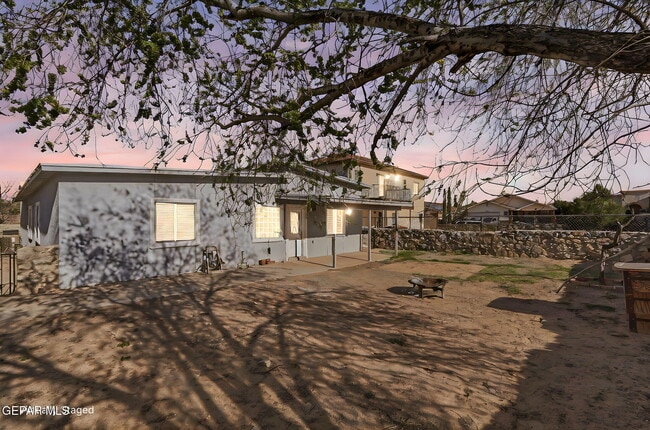 Building Photo - 305 De Palma Pl